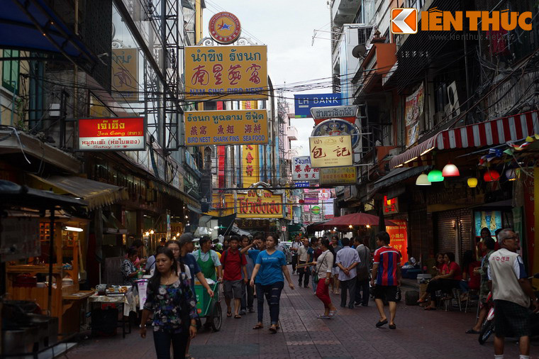 Đây là một trong những khu vực có lịch sử lâu đời nhất thành phố Bangkok, được hình thành từ những lớp người Hoa sang Xiêm buôn bán vào triều đại Rattanakosin, khoảng năm 1700.