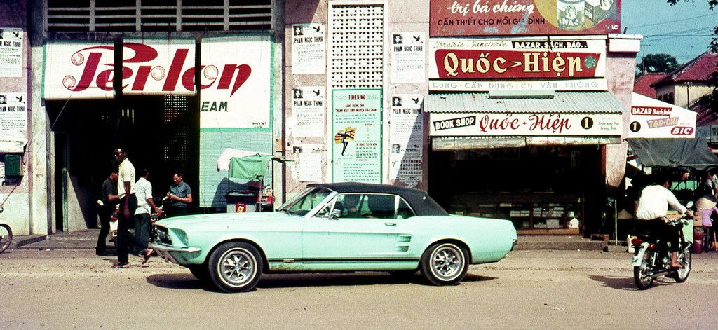 Cửa Tây chợ Vũng Tàu trên đường Trần Hưng Đạo. Ảnh: Terry Maher.