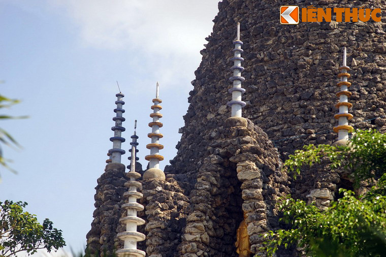 Một số hình ảnh khác về tháp vỏ ốc của chùa Từ Vân.