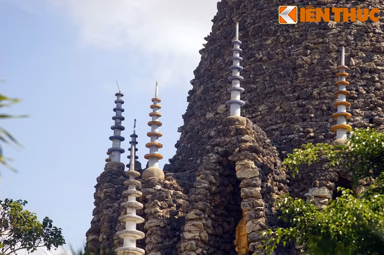 Một số hình ảnh khác về tháp vỏ ốc của chùa Từ Vân.