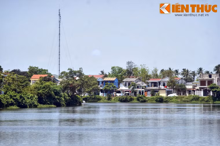 Lần đào thứ hai diễn ra dưới triều Minh Mạng, vào năm 1825. Trong đợt này, sông được khơi đào tiếp đến sông Kẻ Vạn, và đổi tên là Ngự Hà.