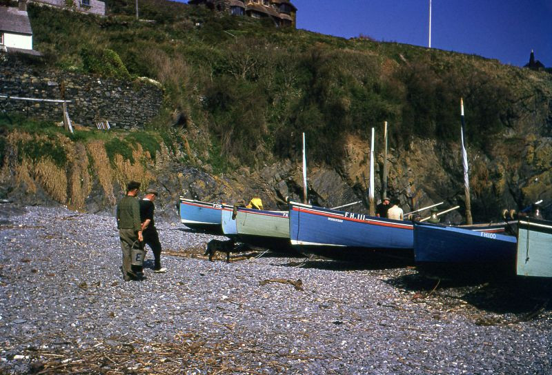 Bến thuyền của làng Cadgwith, hạt Cornwall. Ảnh: Hardwicke Knight.