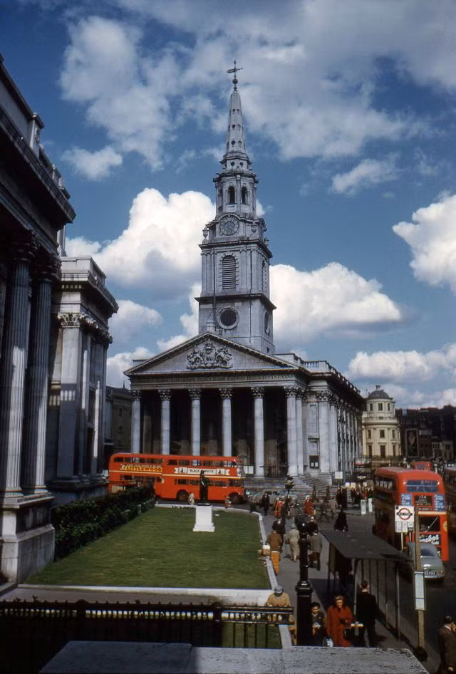 Tượng đài St Martin-in-the-Fields ở Quảng trường Trafalgar của London. Ảnh: Hardwicke Knight.