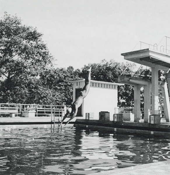 Một pha nhảy cầu.