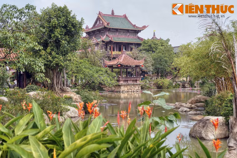 Xét về tổng quan, sự kết hợp tài tình giữa kiến trúc và cảnh quan thiên nhiên đã làm nên vẻ đẹp hài hòa, đem lại cảm giác vô cùng thoải mái, thư thái cho du khách ghé thăm chùa.