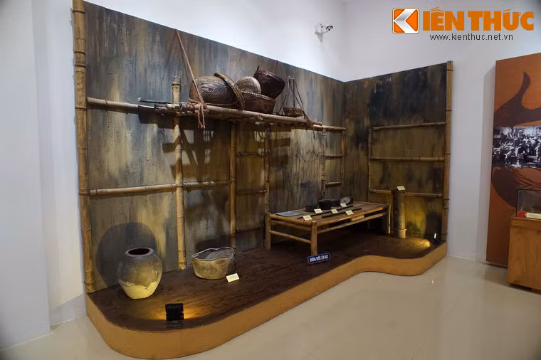 Khu bếp mộc mạc của Mẹ Việt Nam anh hùng gợi nên cảm giác thân thương như mọi khu bếp của các bà mẹ Việt ở vùng nông thôn.