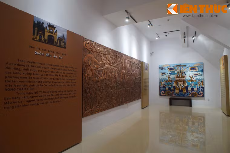Khu trưng bày Mẹ Tổ quốc giới thiệu về truyền thống anh hùng của phụ nữ Việt Nam với những tư liệu về Mẹ Âu Cơ, Hai Bà Trưng, Bà Triệu.
