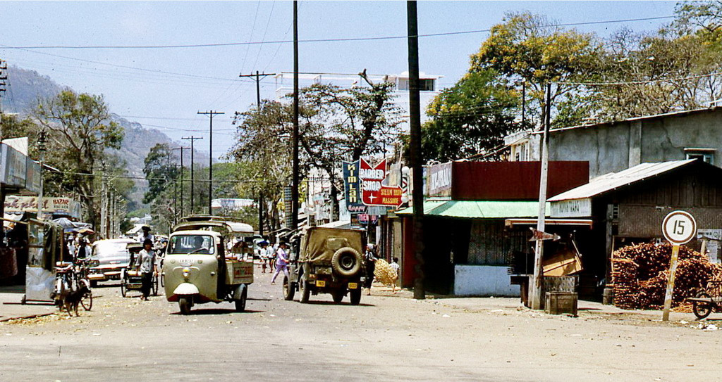 Trên đường Lý Thường Kiệt. Ảnh: Terry Maher.