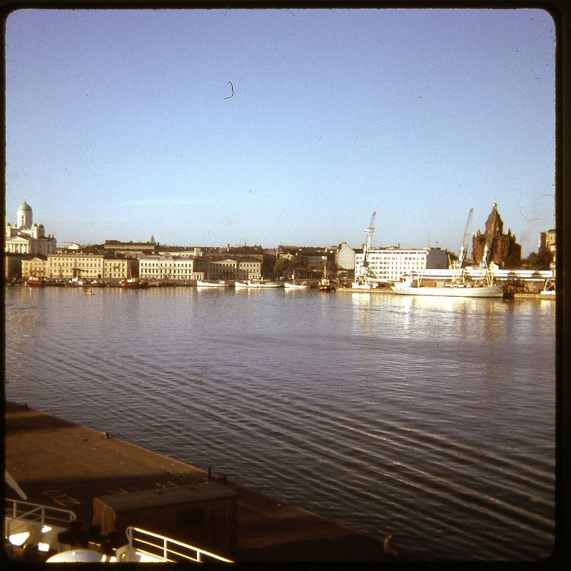 Khung cảnh nhìn từ bến phà của thành phố Helsinki, 1966. Ảnh: Vintag.