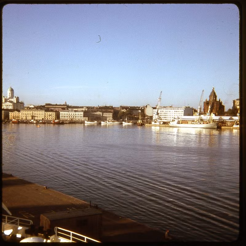 Khung cảnh nhìn từ bến phà của thành phố Helsinki, 1966. Ảnh: Vintag.
