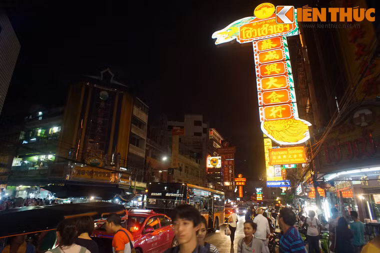 Ngày nay, khu Phố Tàu Bangkok là một trong những nơi tập trung đông người Hoa Kiều nhất trên thế giới, đồng thời cũng là một trung tâm thương mại đặc biệt quan trọng của thủ đô Thái Lan.