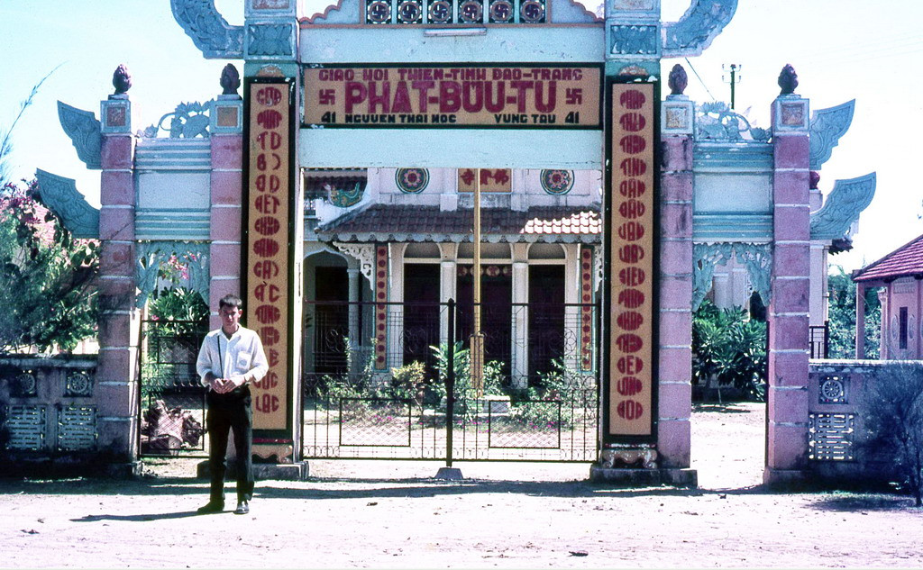 Chùa Phật Bửu Tự trên đường Nguyễn Thái Học. Ảnh: Terry Maher.