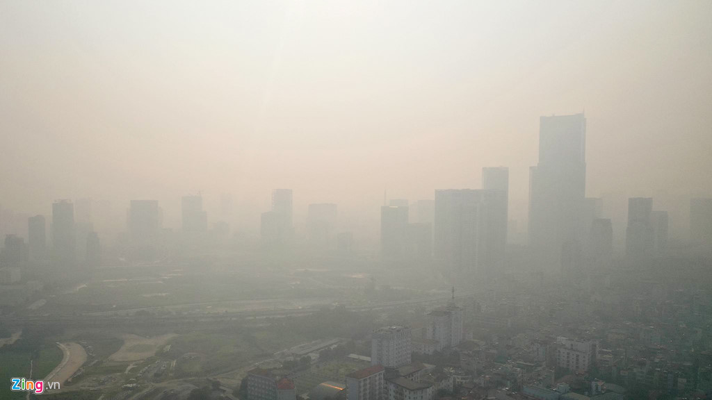 Sáng 1/10, chất lượng ô nhiễm không khí ở Hà Nội xuống thấp nhất trong một tháng qua. Chỉ số AQI trung bình của Hà Nội theo ứng dụng Air Visual là 212, có hại cho sức khoẻ. Số liệu của Sở Tài nguyên Môi trường Hà Nội cũng xấp xỉ 200.