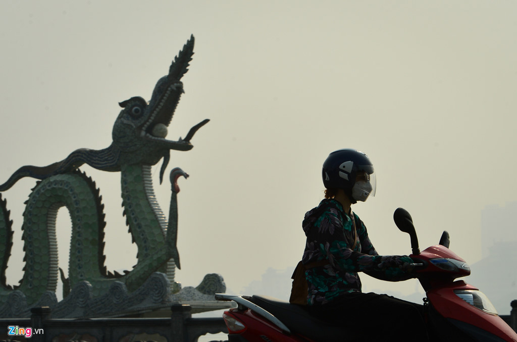 Hồ Tây là một trong những địa điểm ô nhiễm nhất của Hà Nội. Điểm đo đường Tây Hồ và đường Tô Ngọc Vân (Quận Tây Hồ) sáng ngày 1/10 lần lượt là 333 và 303 AQI.