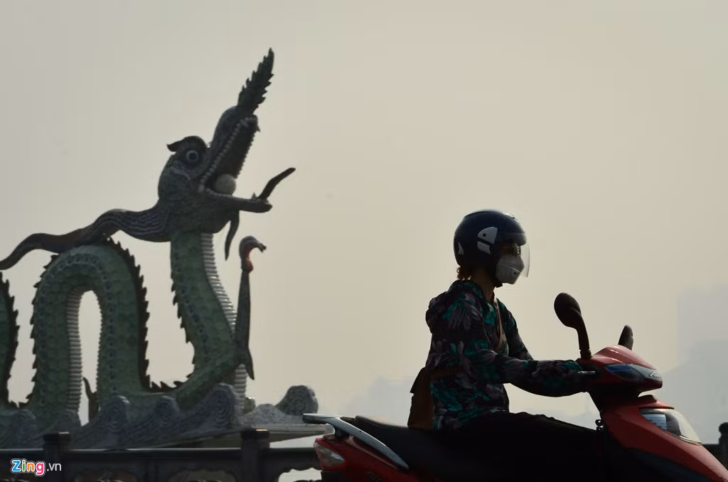 Hồ Tây là một trong những địa điểm ô nhiễm nhất của Hà Nội. Điểm đo đường Tây Hồ và đường Tô Ngọc Vân (Quận Tây Hồ) sáng ngày 1/10 lần lượt là 333 và 303 AQI.