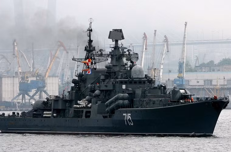 Tàu chiến Bystryy (số hiệu 715) thuộc biên chế Hạm đội Thái Bình Dương, được trang bị chính cho Hải quân Liên Xô ngày 30/9/1989.