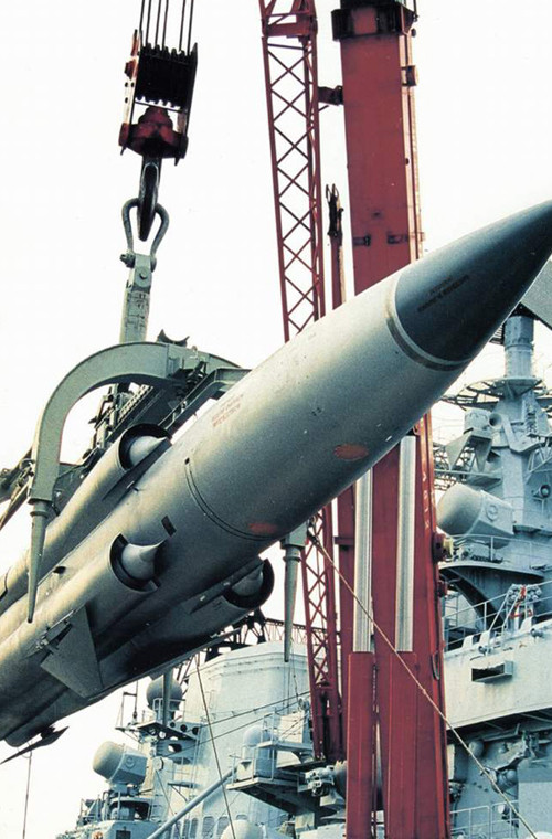 P-270 Moskit (còn có định danh khác là 3M80 của Tổng cục Pháo binh - Tên lửa BQP Nga hay NATO gọi là SS-N-22 Sunburn) là loại tên lửa có khả năng đạt tốc độ vượt âm thanh do MKB Raduga phát triển. Nó có trọng lương lên tới 4,5 tấn, dài đến 9,74m trang bị động cơ đẩy ramjet có thể đưa nó đạt tốc độ tối đa Mach 2,5. Với tốc độ khủng khiếp này, Moskit chỉ cho tàu chiến đối phương khoảng 25-30 giây để phát hiện và vận hành vũ khí phòng không.