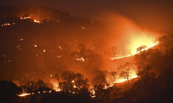 Bất kỳ tổn thương nào đối với màng nhầy sẽ mở ra những cách thức mới cho vi rút xâm nhập vào cơ thể. Ngoài ra, các thành phần trong khói cũng gây kích ứng mắt, gây ho và thở khò khè ngay cả đối với những người khỏe mạnh.
