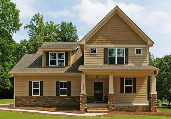 Nhà mới vẫn còn rất ẩm ướt, độ ẩm có trong tất cả các vật liệu được sử dụng để xây dựng. Vì vậy, khi chúng bắt đầu khô, chúng sẽ nở ra, gây tiếng ồn.