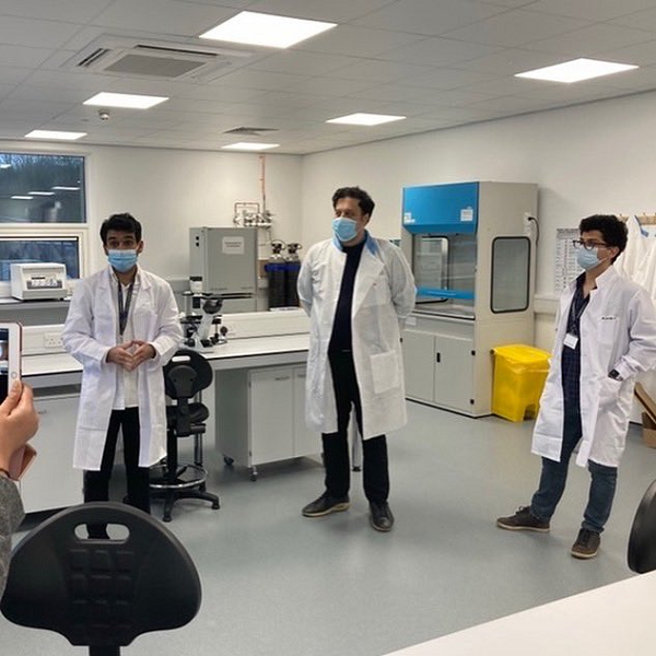 Cấu trúc nano trong công nghệ lớp phủ đảm bảo độ bền cao để bảo vệ kéo dài trong suốt thời gian sử dụng lớp phủ. Bên cạnh đó, nó đã đạt chứng nhận ISO 21702: 2019 dễ dàng được dùng ở nơi có mức độ tiếp xúc cao, và các khu vực có lượng người qua lại nhiều.