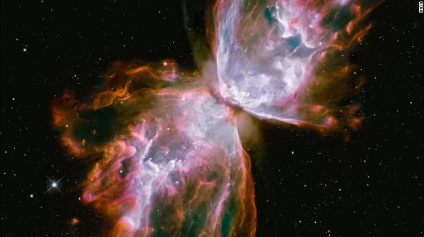 Tinh vân Con bọ (hay tinh vân Bướm) cách chúng ta khoảng 3.800 năm ánh sáng trong chòm sao Scorpius.