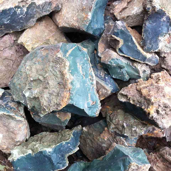 Anh trai Tiểu Lưu cho biết, viên đá này là một loại đá mã não thô, cũng là loại có giá trị cao trên thị trường. Giá của loại đá mã não có màu sắc quý hiếm, ít bị nhiễm tạp chất có thể lên tới 2.000 NDT/gram tùy thời điểm (hơn 7 triệu VND/gram).