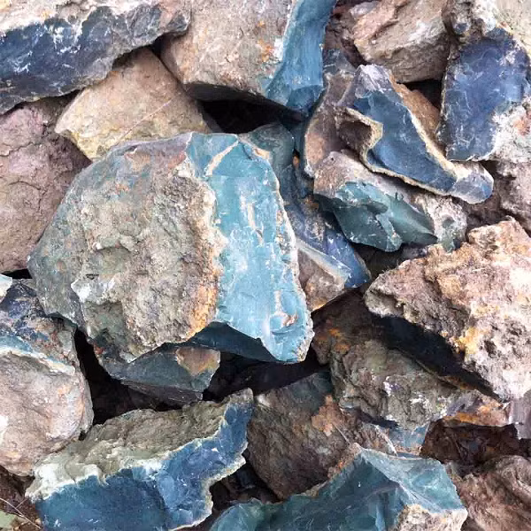 Anh trai Tiểu Lưu cho biết, viên đá này là một loại đá mã não thô, cũng là loại có giá trị cao trên thị trường. Giá của loại đá mã não có màu sắc quý hiếm, ít bị nhiễm tạp chất có thể lên tới 2.000 NDT/gram tùy thời điểm (hơn 7 triệu VND/gram).