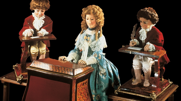 Đến thế kỷ 17 và 18, những robot trên gọi là "automaton" và khá phổ biến ở Tây Âu. Trên thực tế, chúng là những cỗ máy được thiết kế dưới dạng con người hay động vật nhằm để thực hiện một số động tác đơn giản khác nhau.