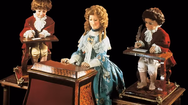 Đến thế kỷ 17 và 18, những robot trên gọi là "automaton" và khá phổ biến ở Tây Âu. Trên thực tế, chúng là những cỗ máy được thiết kế dưới dạng con người hay động vật nhằm để thực hiện một số động tác đơn giản khác nhau.