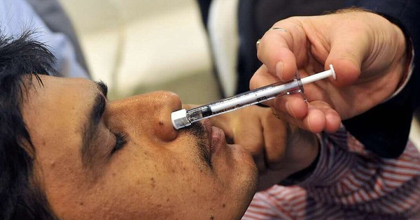 Xịt đường mũi đã được chọn làm phương pháp sử dụng cho loại vắc xin mới vì virus SARS-CoV-2 lây truyền tự nhiên qua đường hô hấp. Đó là lý do vì sao các nhân viên y tế lấy mẫu xét nghiệm bằng cách ngoáy mũi.