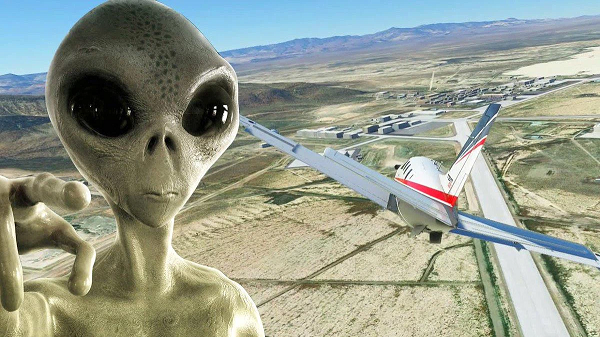 Có một chi tiết thú vị là hình ảnh về "Khu vực 51" có thể lấy được từ Google Map, thậm chí người ta thấy có vài nhà hàng nằm trong căn cứ. Tuy nhiên thực tế thì những hình ảnh từ vệ tinh liên quan đến "Vùng 51" trước kia cũng bị ngăn cấm phát tán, cho đến vài năm gần đây.