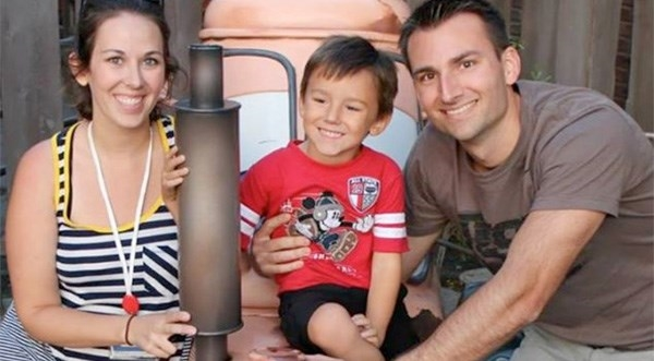 Con mèo cưng của cậu không chần chừ mà lao ra đuổi con chó, tìm cách đánh lạc hướng để cậu chủ có thời gian chạy. Sau khi đuổi con chó ra xa một quãng, nó còn rất chu đáo khi quay lại xem tình hình Jeremy như thế nào