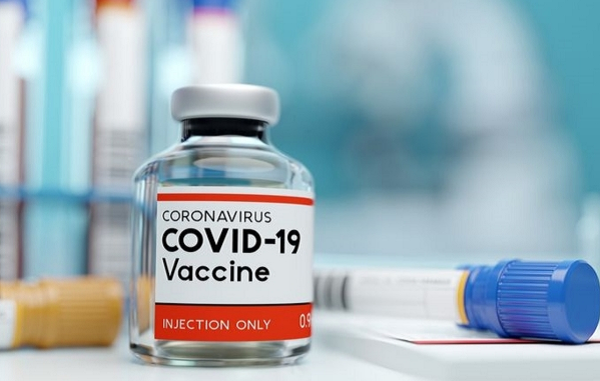 Vũ khí đầu tiên chính là vắc xin COVID-19, những thế hệ đầu tiên có hiệu quả cao và thế hệ thứ hai, thứ ba và các thế hệ tiếp theo sẽ cung cấp khả năng bảo vệ tốt hơn.