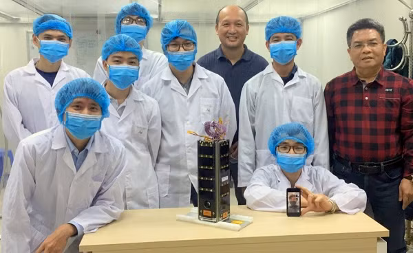 Vào đầu tháng 3, vệ tinh NanoDragon đã hoàn thành thử nghiệm môi trường trước phóng tại Trung tâm thử nghiệm Vệ tinh nhỏ, Học viện Công nghệ Kyushu, Nhật Bản.