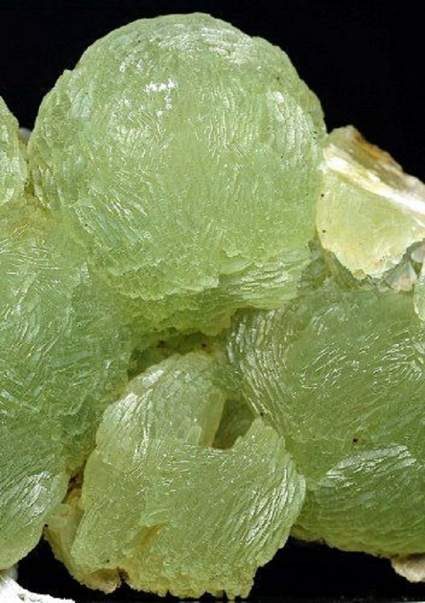 Prehnite cũng giúp chủ nhân cải thiện được giấc ngủ, giúp ngủ ngon hơn, sâu giấc, ít gặp ác mộng và không bị giật mình khi ngủ. Ngoài ra nó cũng giúp cải thiện hệ tiêu hóa và mang lại cho chủ nhân cảm giác dễ chịu hơn, giảm cơn đau do dạ dày, bị ợ hơi, ợ nóng…