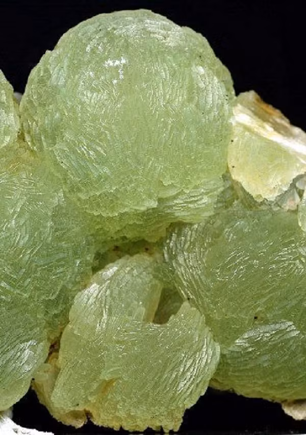 Prehnite cũng giúp chủ nhân cải thiện được giấc ngủ, giúp ngủ ngon hơn, sâu giấc, ít gặp ác mộng và không bị giật mình khi ngủ. Ngoài ra nó cũng giúp cải thiện hệ tiêu hóa và mang lại cho chủ nhân cảm giác dễ chịu hơn, giảm cơn đau do dạ dày, bị ợ hơi, ợ nóng…
