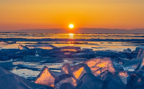 Metan (CH4 ) là một loại khí quan trọng trong cuộc sống và đóng vai trò tham gia và xúc tác hàng loạt các phản ứng hóa học. CH4 tập trung và phân rã nhiều trong bầu khí quyển, hơn cả khí CO2.