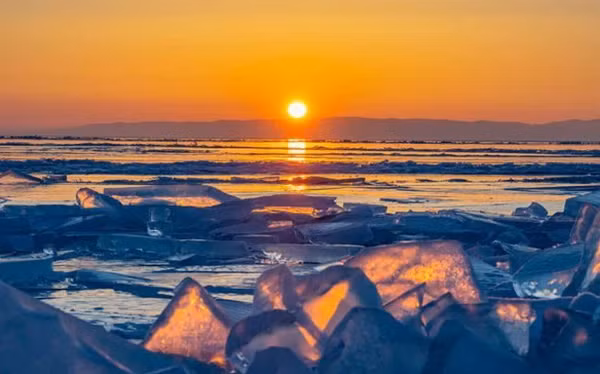 Metan (CH4 ) là một loại khí quan trọng trong cuộc sống và đóng vai trò tham gia và xúc tác hàng loạt các phản ứng hóa học. CH4 tập trung và phân rã nhiều trong bầu khí quyển, hơn cả khí CO2.