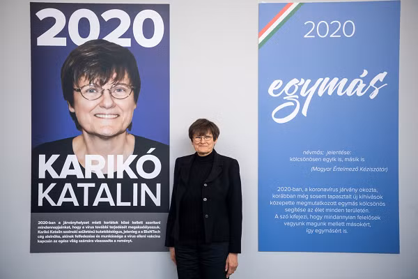 Một cuộc gặp gỡ đơn thuần của bà với nhà miễn dịch học Drew Weissman vào năm 1997 trở thành bước ngoặt khi họ đồng ý hợp tác và triển khai nghiên cứu cách để giúp cho ARN tổng hợp không bị hệ miễn dịch nhận biết.