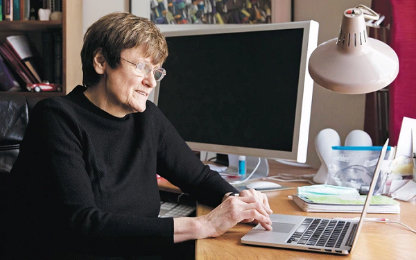 Tuy nhiên, con đường đến thành công như hôm nay của nhà khoa học này vô cùng gian nan. Bà phải mất tới 40 năm nỗ lực và nghiên cứu mới được công nhận. Trong suốt quãng thời gian đó, bà phải đổi rất nhiều nơi ở, nơi làm việc nhưng vẫn bám trụ và cống hiến quên mình cho đam mê khoa học.