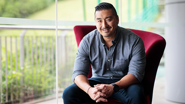 Họ đã sử dụng sử dụng nền tảng trí tuệ nhân tạo (AI) có tên IDentif.AI và thử nghiệm với virus sống để tạo ra sự kết hợp tối ưu giữa các loại thuốc với liều lượng chính xác để điều trị COVID-19.