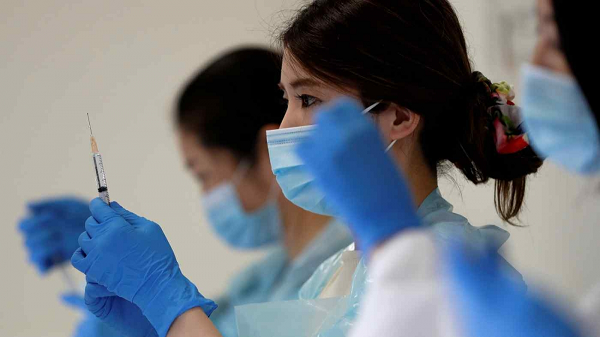 Các bằng chứng cho thấy vắc xin vẫn có hiệu quả cao trong việc ngăn ngừa bệnh trở nặng nghiêm trọng, tuy nhiên khả năng bảo vệ sẽ giảm dần theo thời gian.