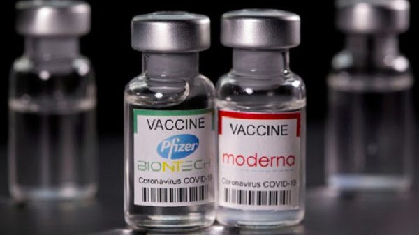 Vì vậy, nhiều quốc gia đã quyết định tiêm mũi vắc xin thứ 3 để tăng khả năng miễn dịch của người dân. Mới đây, Israel đã bắt đầu tiêm liều thứ 3 của vắc xin Pfizer cho những người trên 60 tuổi.