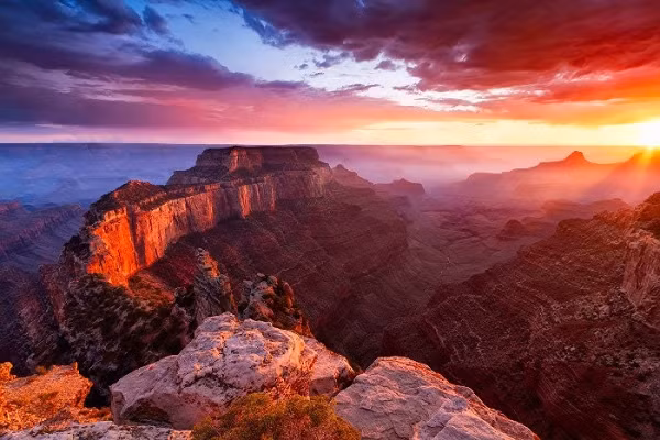 Điểm đặc biệt là không có loại đá nào ở tuổi đời trung gian. Khoảng trống tới 1 tỉ năm trong hồ sơ địa chất khu vực đã để lại một câu hỏi lớn xuyên thế kỷ cho các nhà khoa học.