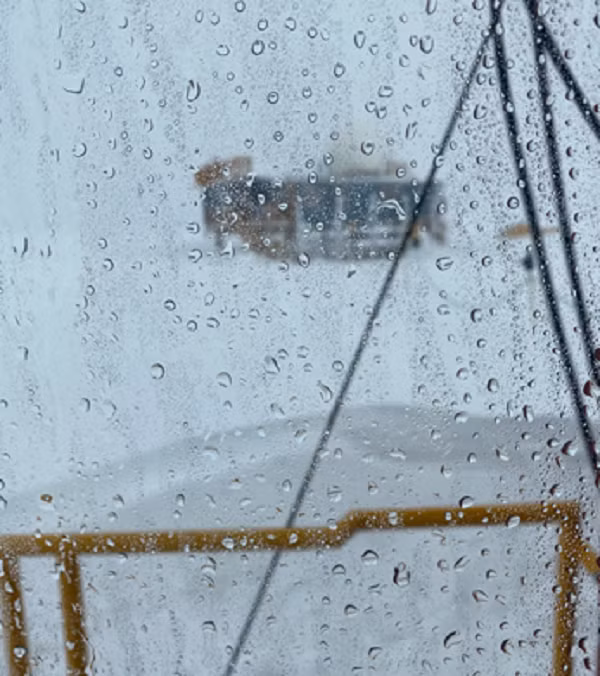 Tuy nhiên, chuyên viên cũng cho biết thêm trong năm 2012 và năm 2019, khi nhiệt độ tăng cao, vẫn không có mưa ở những nơi này. Vì vậy việc mưa xuất hiện ở Greenland là cực kỳ khó xảy ra.