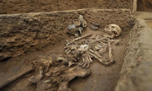 Vào năm 2016, các nhà khảo cổ học bất ngờ phát hiện ra những bộ hài cốt có chiều cao bất thường. Những bộ xương ở đây có chiều cao lên tới hơn 1,8 mét, thậm chí có bộ còn đạt tới 1,9 mét.