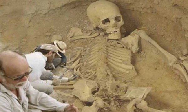 Trước đó, vào 12/2015, các nhà khảo cổ học đã vô cùng bất ngờ khi phát hiện ra một bộ xương người với kích thước khủng tại Varna, Bulgaria. Theo tìm hiểu, bộ xương này có kích thước lớn gấp gần 10 lần xương của một người trưởng thành.