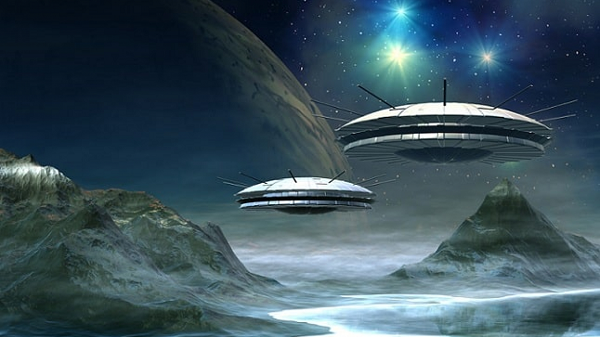 Cựu phi công Hải quân Mỹ David Fravor từng tiết lộ về cuộc chạm trán với UFO ngoài khơi San Diego năm 2004. Ông cho biết vật thể không xác định có kích thước chiếc Boeing 747 và "trồi lên từ đáy biển".