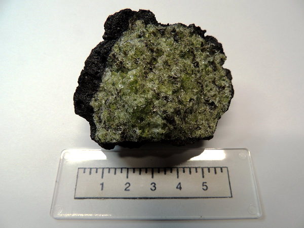 Đá bazan là loại đá tiêu biểu cho đá magma cũng như là loại đá phổ biến nhất thế giới. Bazan phổ biến ở những nơi có núi lửa và xung quanh vành đai cung núi lửa.