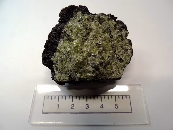 Đá bazan là loại đá tiêu biểu cho đá magma cũng như là loại đá phổ biến nhất thế giới. Bazan phổ biến ở những nơi có núi lửa và xung quanh vành đai cung núi lửa.